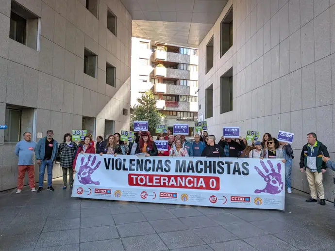 CCOO y UGT se manifiestan en Oviedo por "tolerancia cero" contra las ...