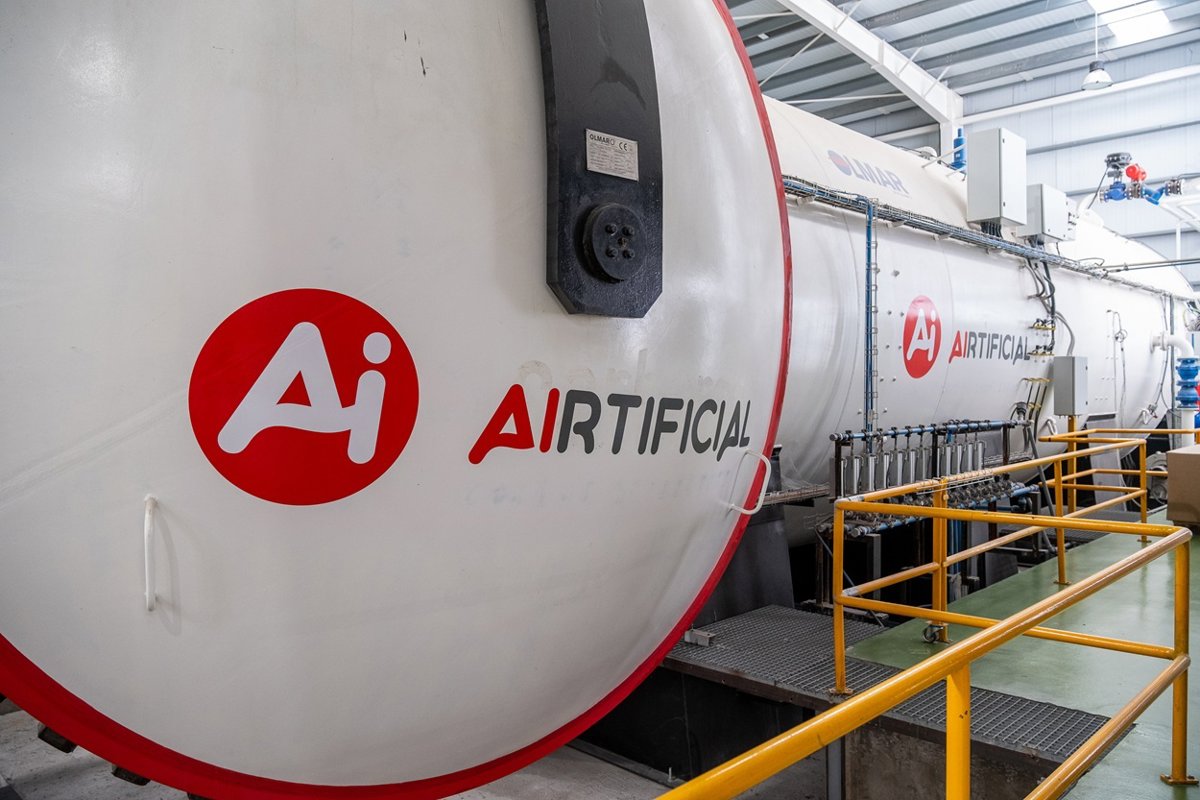 Airtificial cierra su mayor contrato para la fabricación de ‘sticks’ de vuelo en Sevilla,