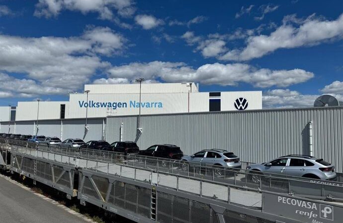 Volkswagen Navarra inicia un servicio ferroviario de transporte de vehículos entre Pamplona y