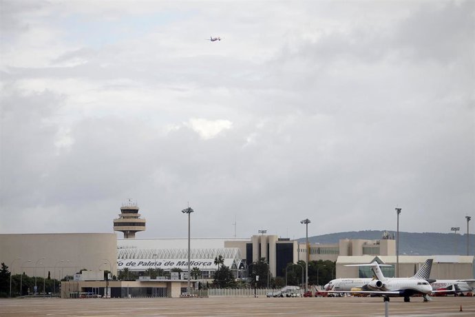 Baleares aprueba una ley para mayor participación en la gestión de aeropuertos y la envía al