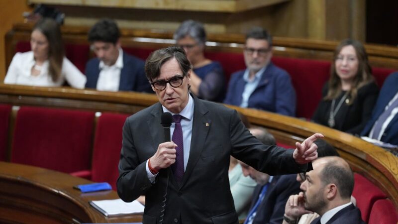 Illa sostiene que la presencia de los Mossos en las escuelas es voluntaria ante críticas de la