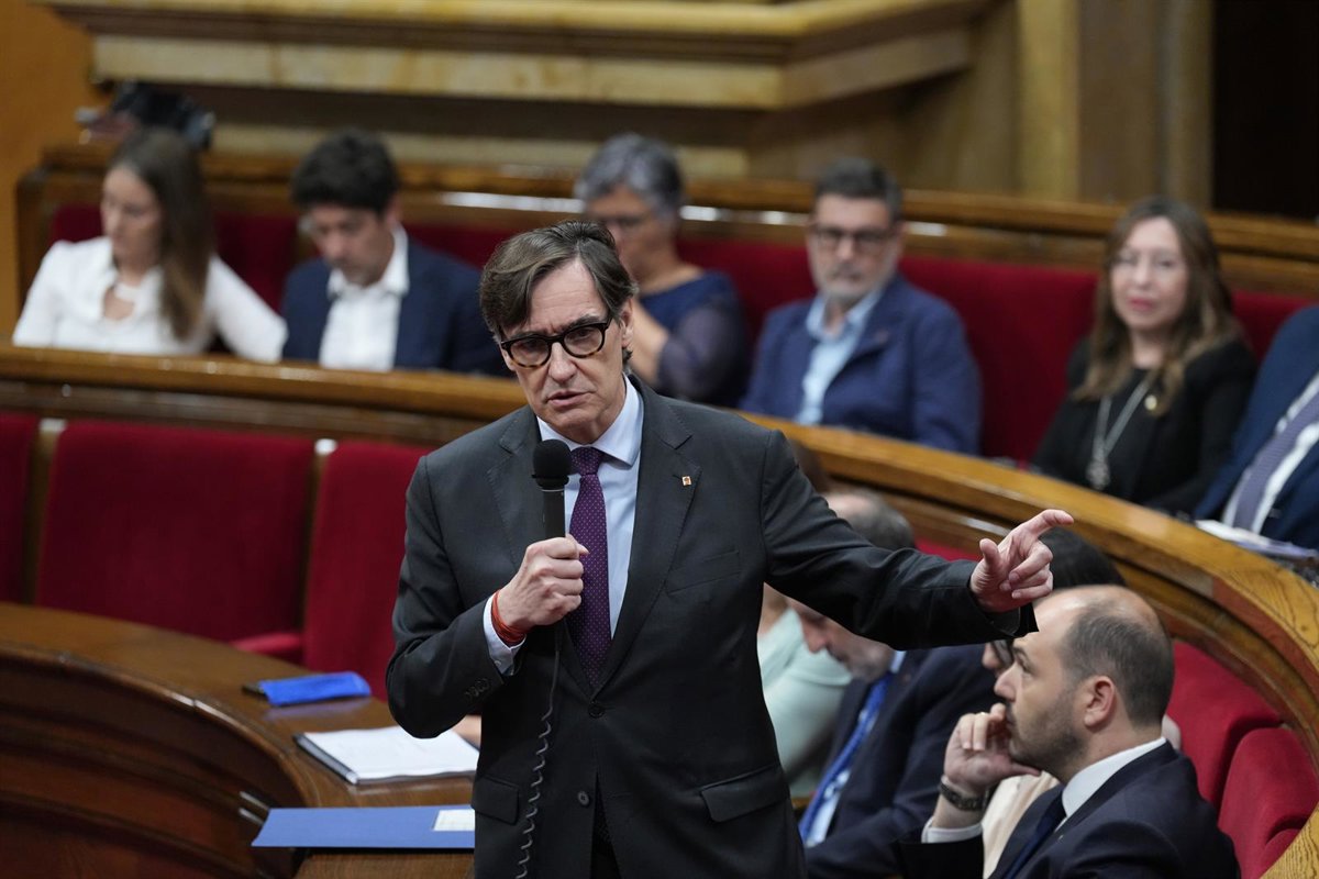 Illa sostiene que la presencia de los Mossos en las escuelas es voluntaria ante críticas de la