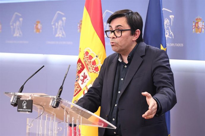 Pisarello (Comuns) opina que el PSOE debió involucrarse más en la extensión de los alquileres