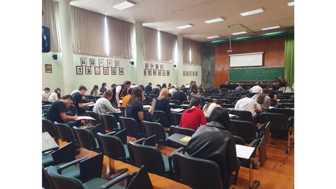 Casi la mitad de los aspirantes no aprueba la prueba de acceso a grados de Educación en Catalunya