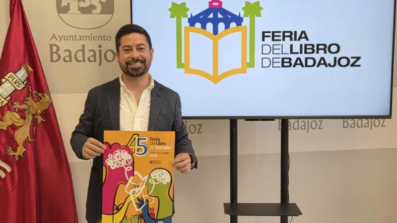 Juan Soto Ivars presentará sus últimas obras en la Feria del Libro de Badajoz este año.