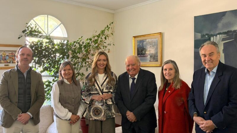 Fabiola García se reúne con la comunidad gallega en Uruguay y agradece su esfuerzo por mantener