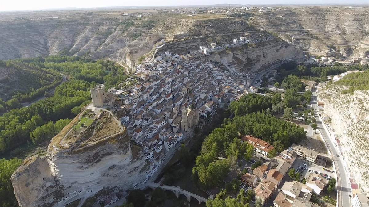 Castillos, molinos y fortalezas: rutas culturales de REPAHIS para el Puente de Mayo en España