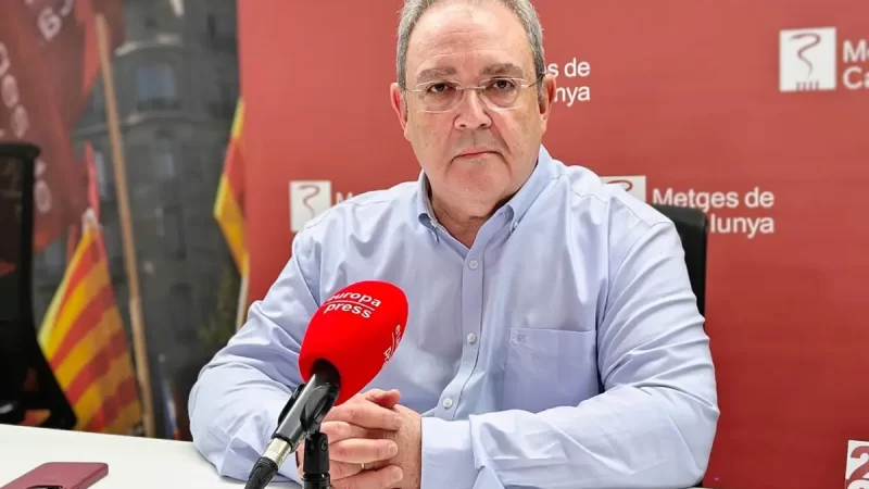 Metges de Catalunya solicita a Illa que intervenga en las negociaciones con Salut