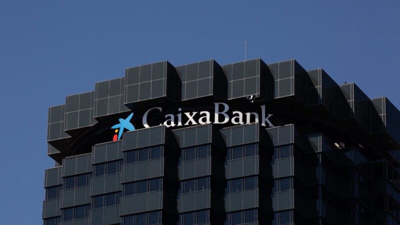 CaixaBank obtiene 1.572 millones en el primer trimestre, un aumento del 7% respecto al año anterior