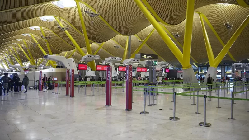 Cae una red criminal que introducía cocaína base en la terminal de carga de Barajas