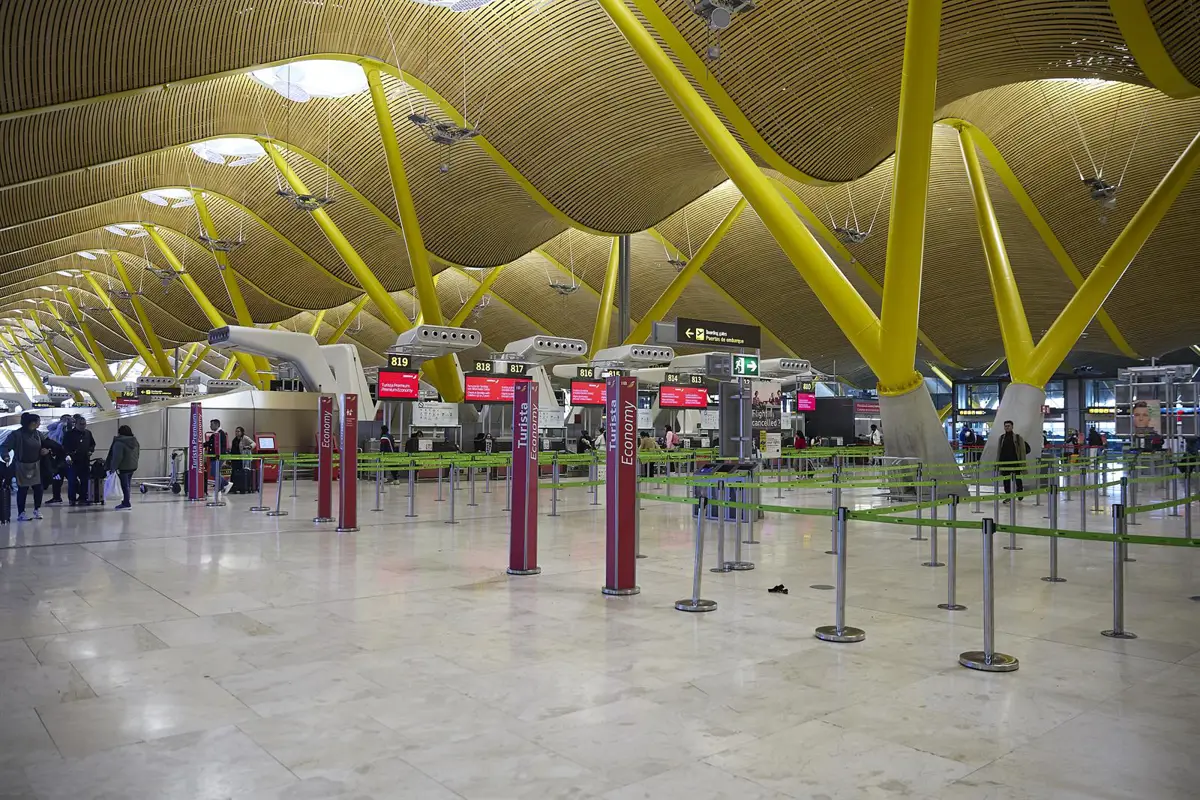 Cae una red criminal que introducía cocaína base en la terminal de carga de Barajas