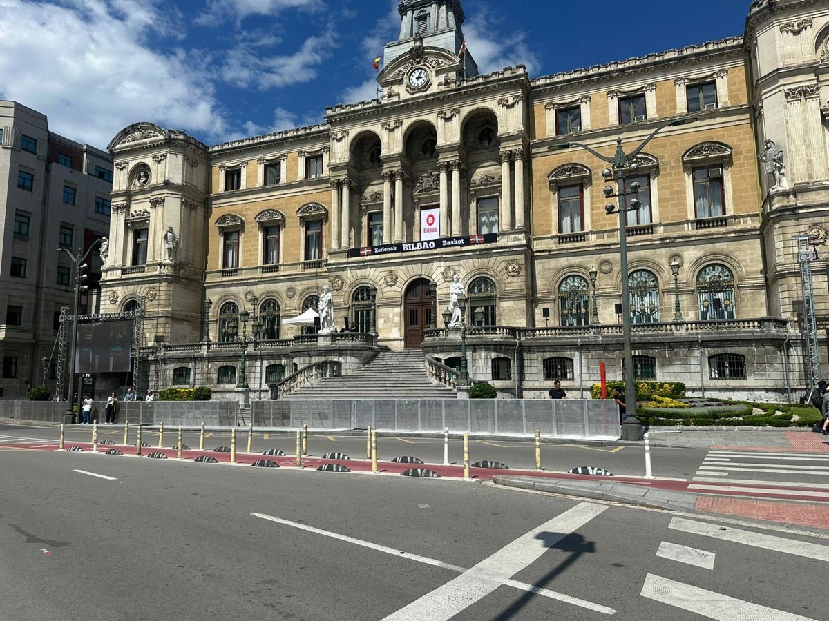 El Ayuntamiento de Bilbao organiza un operativo especial para recibir al Bilbao Basket tras su