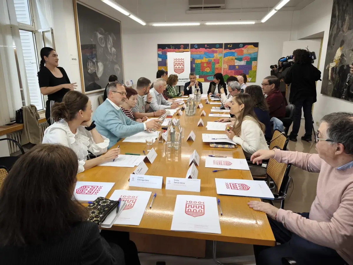 Ayuntamiento y CERMI crean una guía para mejorar la atención a personas con discapacidad