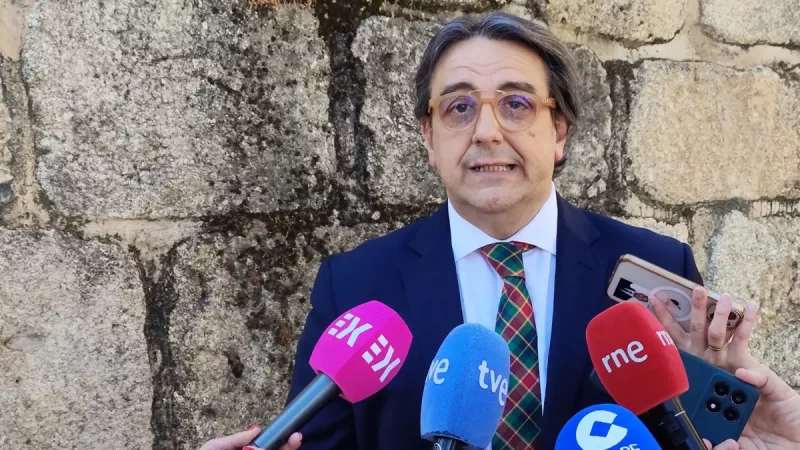 José María Vergeles deja su escaño en la Asamblea de Extremadura para regresar a su consulta