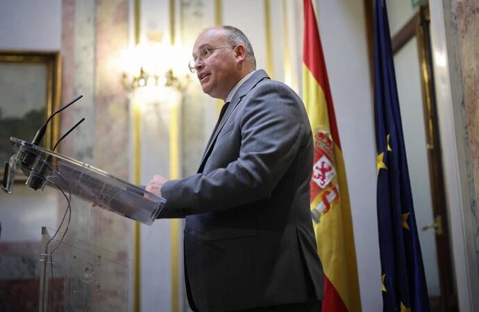 El PP sostiene que todos los casos conducen a Sánchez, lo acusa de ocultarse y critica el silencio