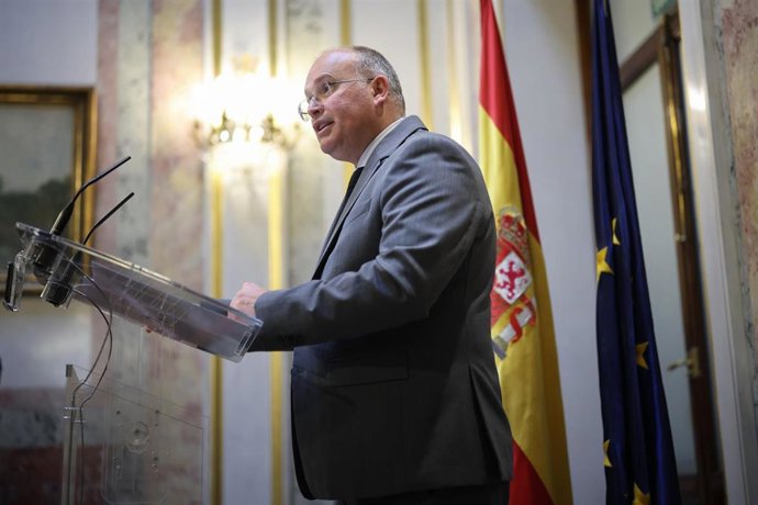 El PP sostiene que todos los casos conducen a Sánchez, lo acusa de ocultarse y critica el silencio