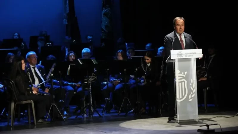 Llorca afirma que con la reapertura del teatro ‘El Siglo’, Carlet recupera «un monumento de la