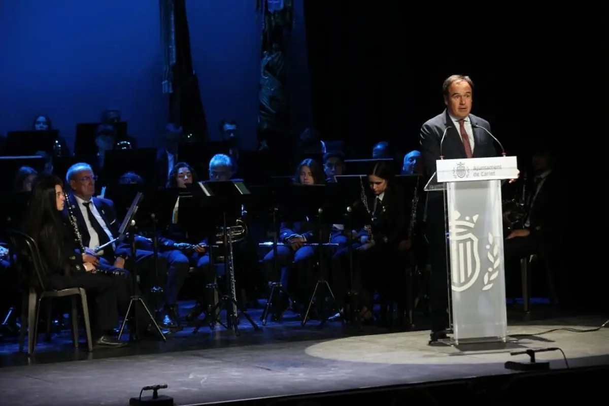 Llorca afirma que con la reapertura del teatro ‘El Siglo’, Carlet recupera «un monumento de la