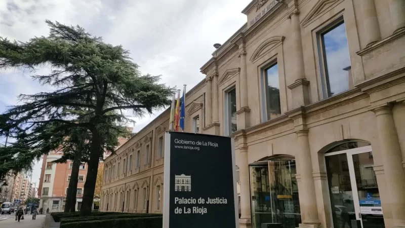 Solicitan cinco años de prisión para dos acusados de defraudar a una persona con discapacidad
