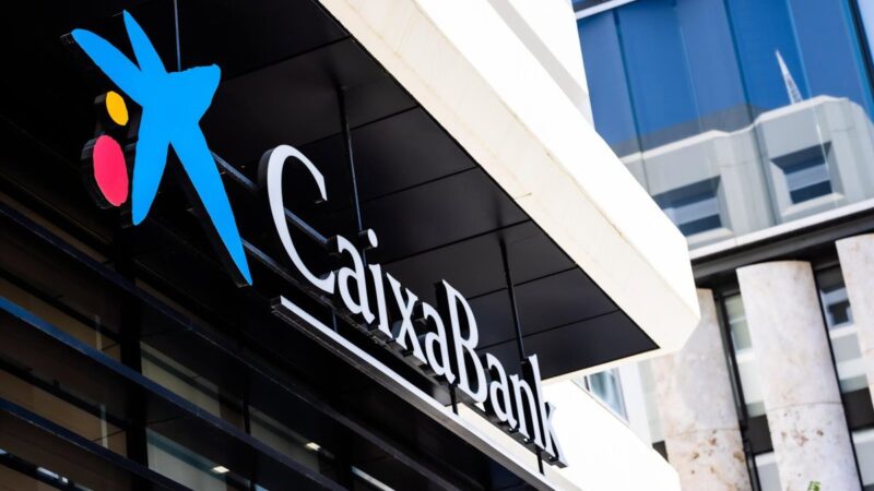 CaixaBank encabeza las gestoras en España hasta marzo, mientras BlackRock supera a BBVA en la
