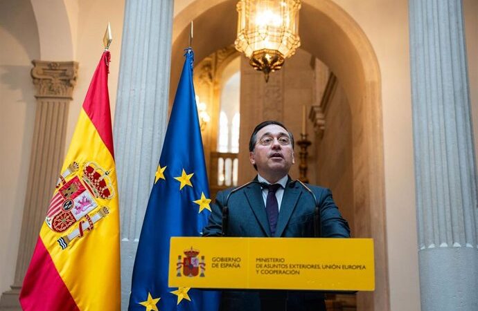Albares indica que el español retenido en la flotilla llegará a Israel este sábado