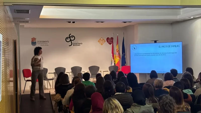 Santo Domingo de la Calzada se une para posponer el uso del smartphone hasta los 16 años