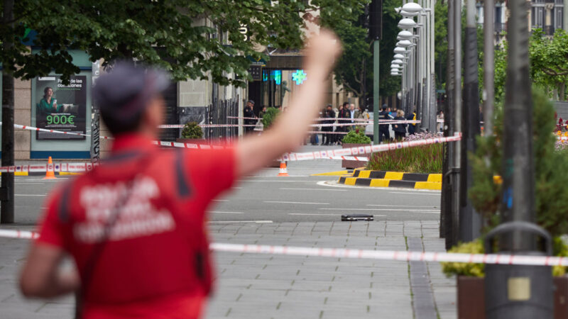 Desalojada y acordonada la plaza Merindades de Pamplona por un paquete extraño detectado en el
