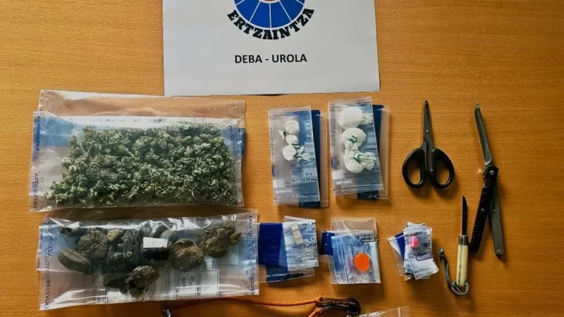 Detenido en Aretxabaleta con 175 gramos de hachís, 18 de anfetamina y dos navajas