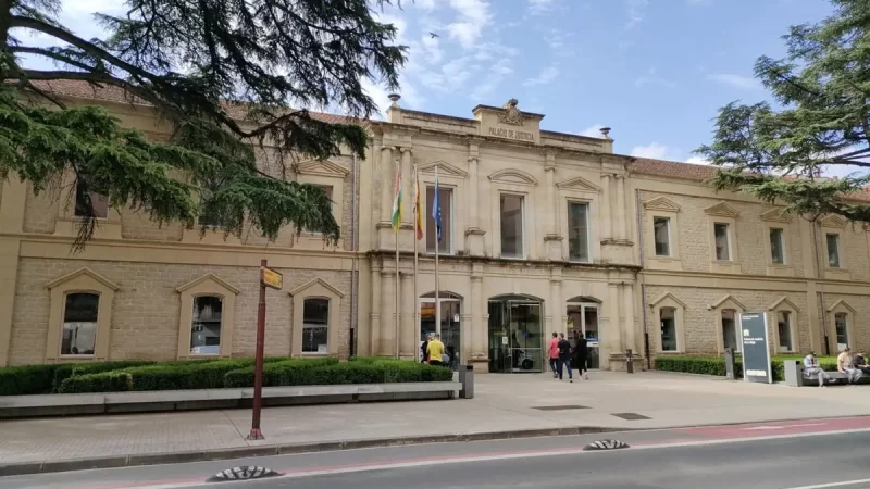 Solicitan casi cinco años de cárcel para un hombre que robó en varias casas de Logroño en pocos