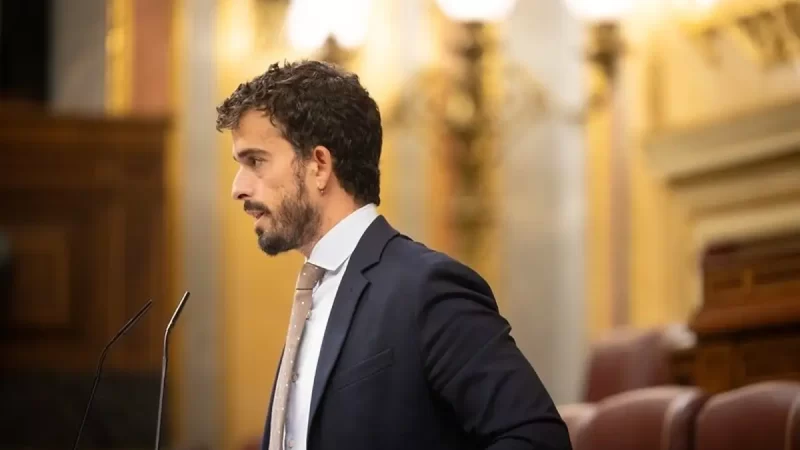 Vox advierte a Moreno Bonilla sobre la exigencia de prioridad nacional si pactan en Andalucía