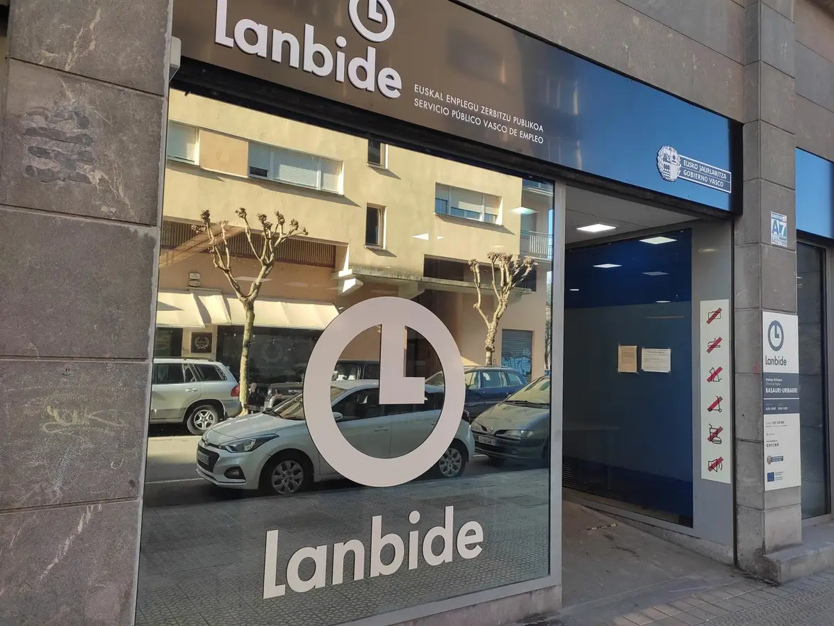 Lanbide aporta 18.900 euros para contratar indefinidamente a licenciados mayores de 55 años con