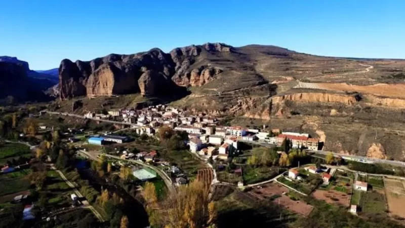 Desalojan seis viviendas en Nalda por peligro de derrumbe de un muro esta noche